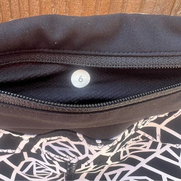 Lululemon leggings - size 6. - Picture 5 of 6